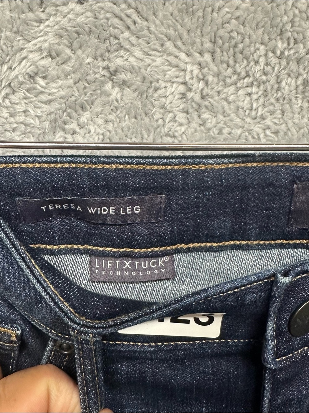 NYDJ Teresa Wide Leg Lift Tuck Crop Jeans Dark Wash Cuffed Hem Size 6 - Picture 5 of 11